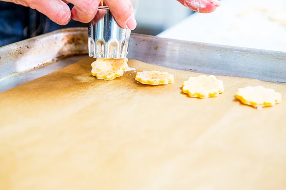 Sharp Cheddar Cheese Crackers