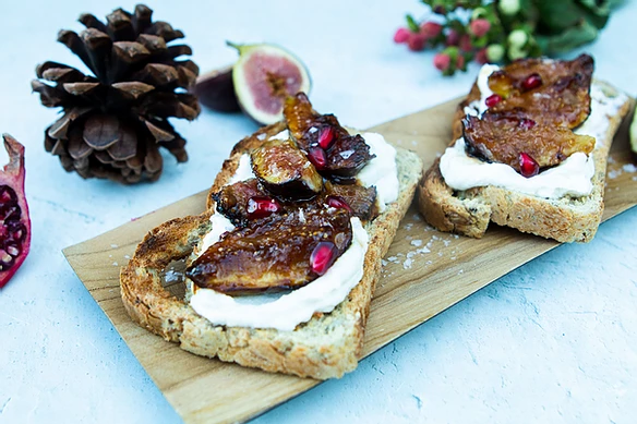 Caramelized Fig & Ricotta Toasts