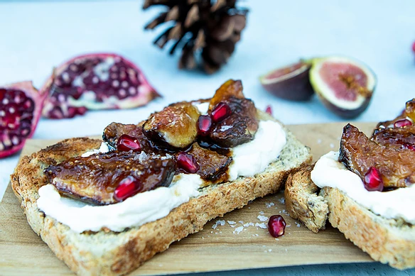 Caramelized Fig & Ricotta Toasts