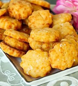 Sharp Cheddar Cheese Crackers