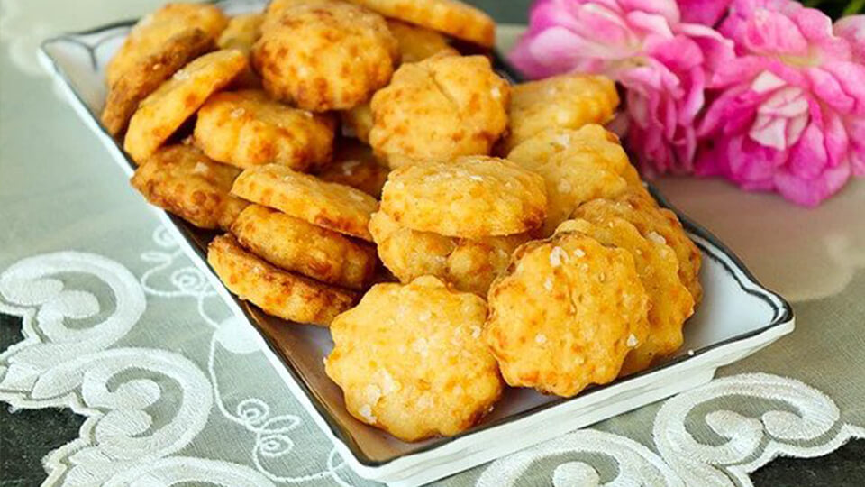 Sharp Cheddar Cheese Crackers