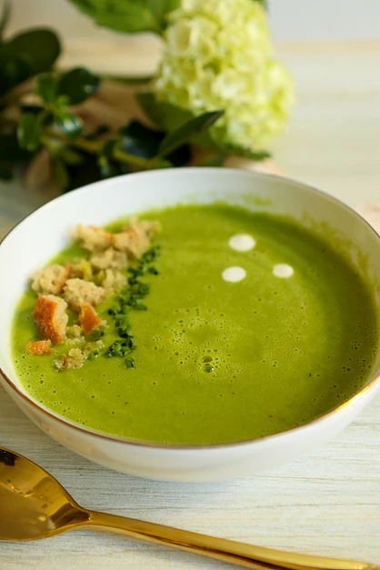 Fresh pea soup