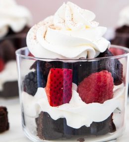 Brownie and Berry Cups