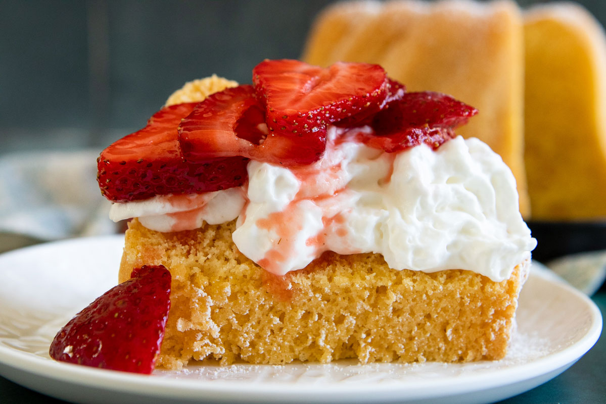 Soft Taiwanese egg cake in a plate.Taiwanese fluffy egg sponge cake for  breakfast. 9001789 Stock Photo at Vecteezy