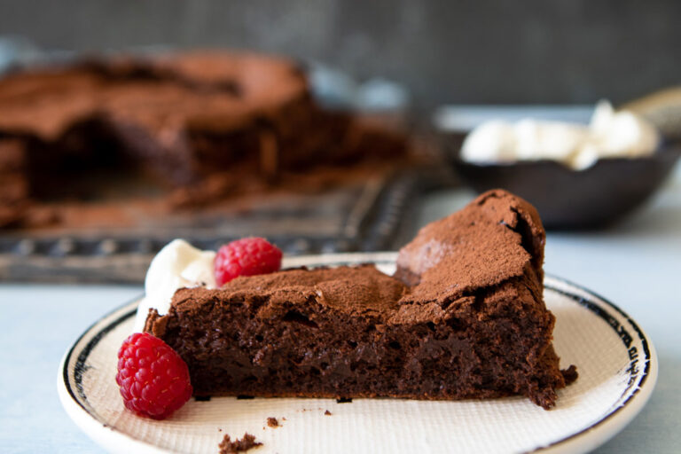 Flourless Olive Oil Chocolate Cake | The Fancy Pants Kitchen