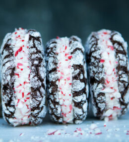 Crinkle Cookies with Peppermint Cream
